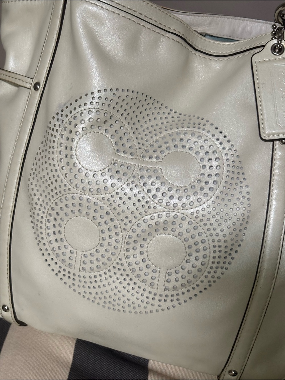 Coach Audrey Andie Perforated Signature shoulder bag - Picture 2 of 16